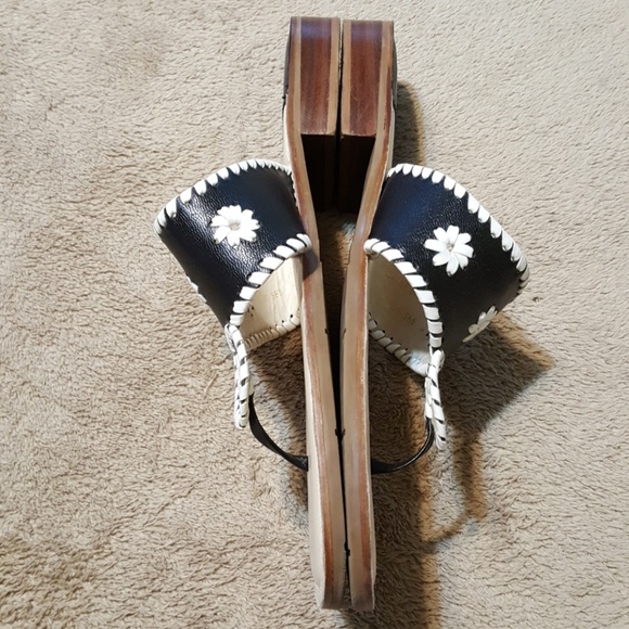 Apostrophe Leather Sandals/Flip Flops. Sz 8. - Picture 4 of 8